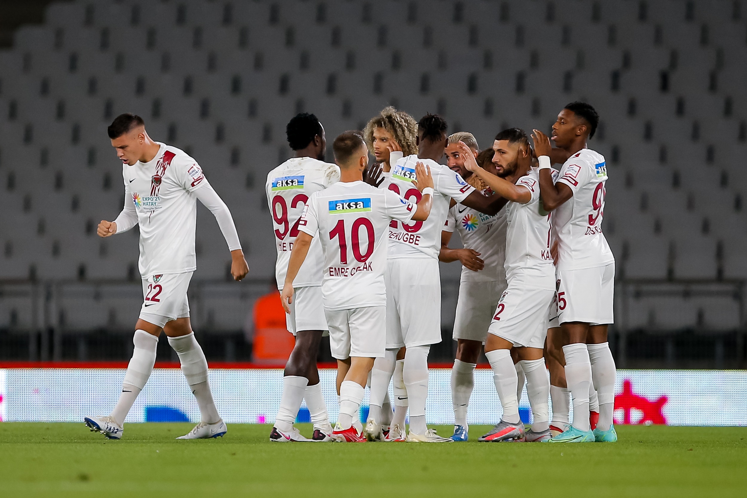 "Elbette bizim de bir sistemimiz var, oyunu sadece rakibe göre kurgulamıyoruz ama zaten rakibin bazı özelliklerine önlem alıp, savunmayı iyi yaptıktan sonra hücum planlarımız otomatik olarak işliyor."